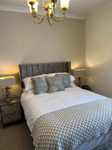 The Masons Arms Hotel Bridgend (Wales) Exterior foto