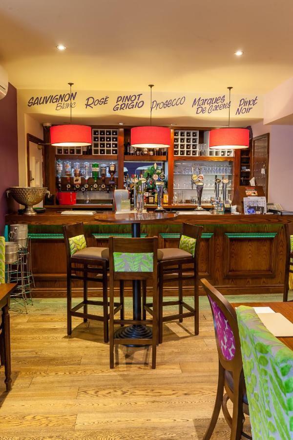 The Masons Arms Hotel Bridgend (Wales) Exterior foto