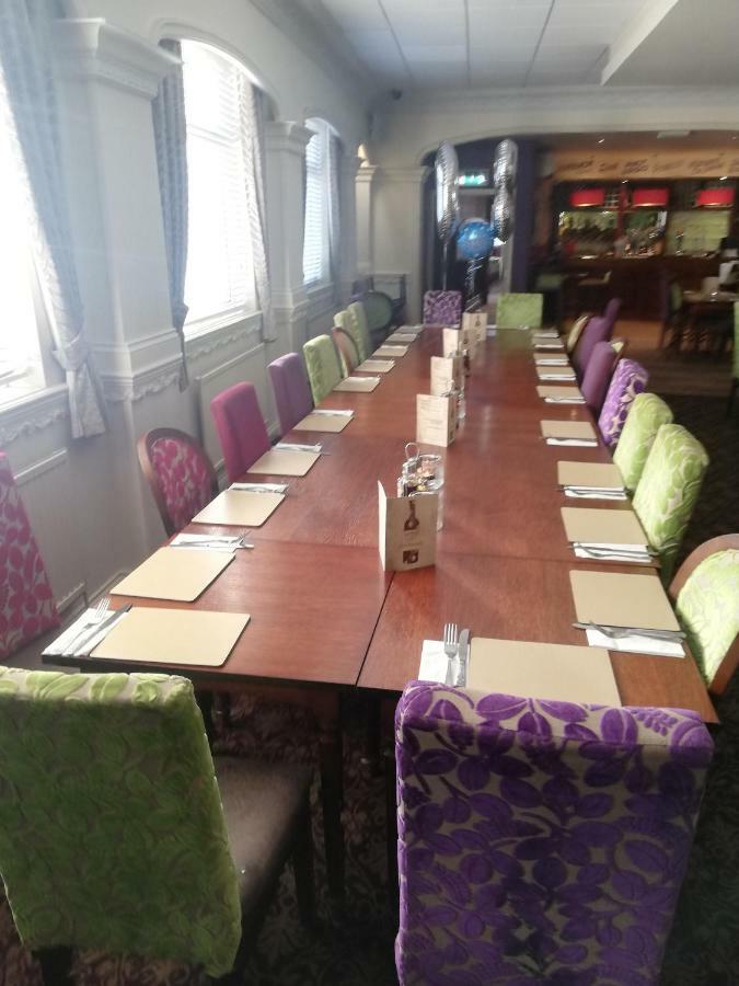 The Masons Arms Hotel Bridgend (Wales) Exterior foto